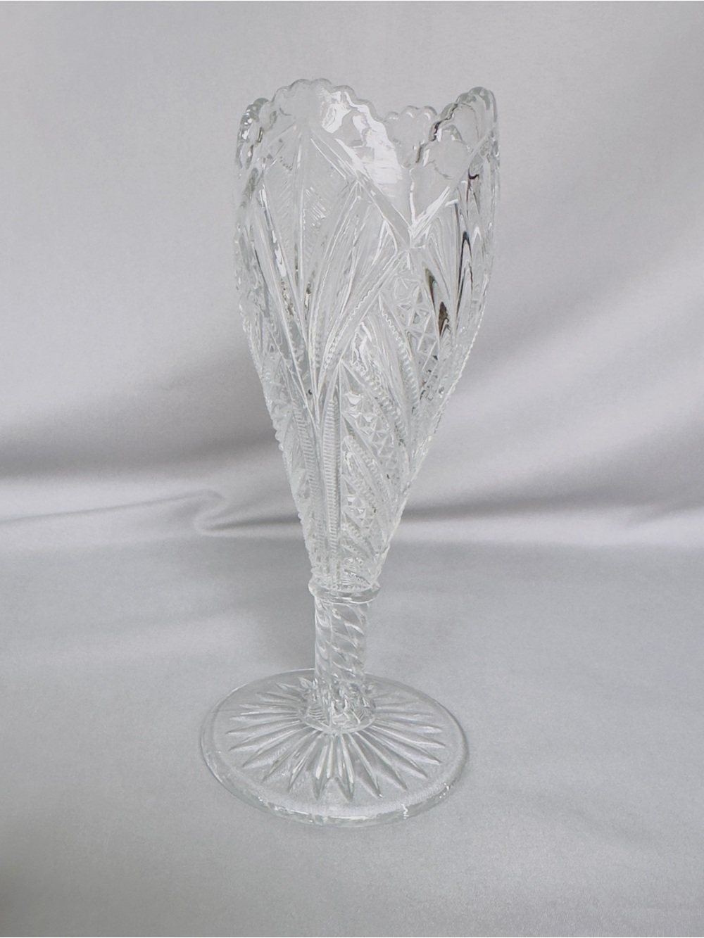 Vintage Bryce Higbee Palm Leaf Clear Glass 8.5" Vase 8.5x3 4" depth